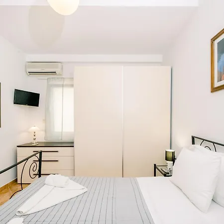 Central Studio Apartment *