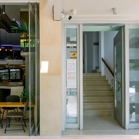 Central Studio Apartment *